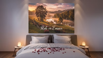 Leuke Valentijnscadeaus: snel en persoonlijk 1 muurpaneel met een fotoprint van hipprint aan het hoofdeind van een bed